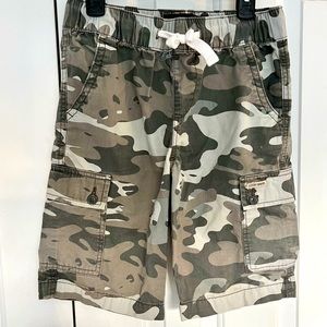 Lucky Brand Boys Camo Print Cargo Pull-On Shorts, Size Medium